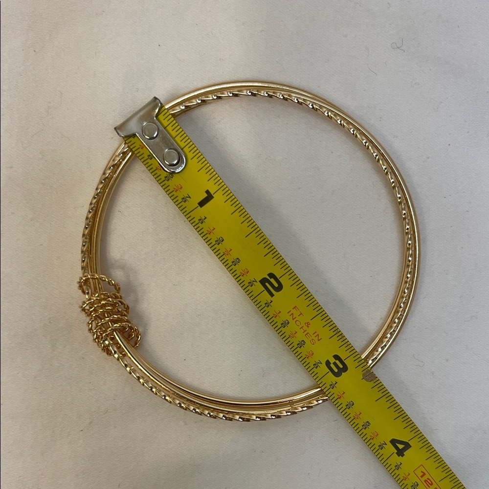 Bracelet Gold Tone Stackable Hoop Bangle Set - Women's Jewelry - Picture 4 of 4
